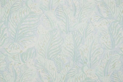 Mille Feuilles wallpaper in Sky, with flowing botanical shapes in pale blue and ivory, evoking lightness and painterly movement.