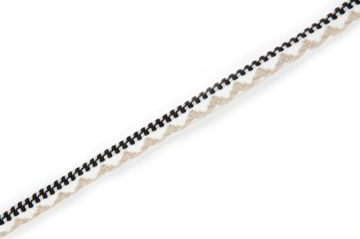 Latte: Pyramid Performance Piping in black and neutral embroidery for a monochrome, modern look.