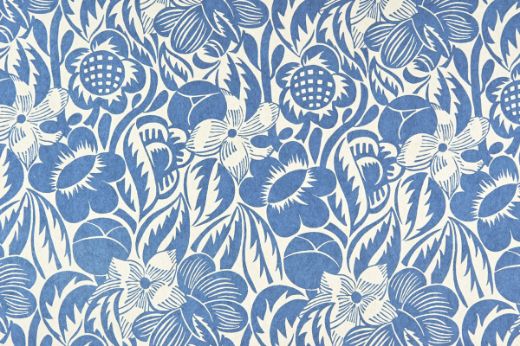 Fleurs Etoilees Printed Wallpaper in Cobalt — a bold deep blue with an intricate floral star design, creating a striking contrast with playful elegance and a sophisticated floral motif.